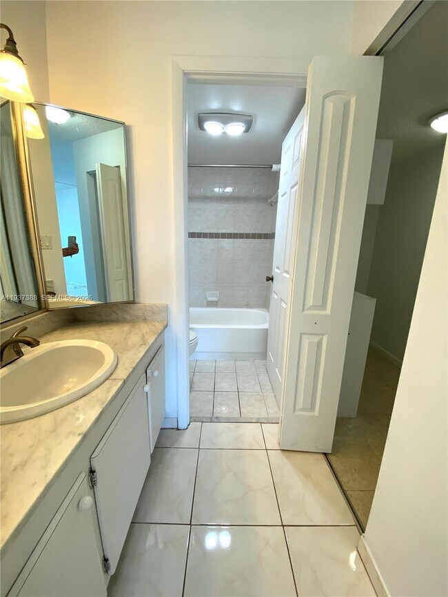 Building Photo - 1200 NE Miami Gardens Dr