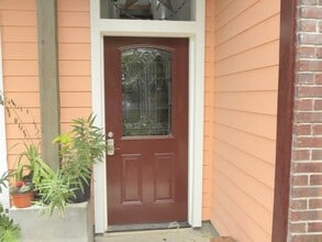 Building Photo - 737 Yale St