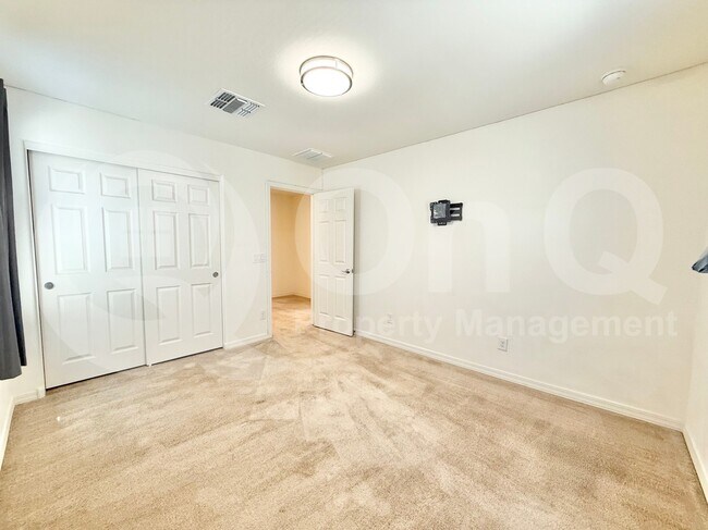 Building Photo - 3706 S 57th Ln