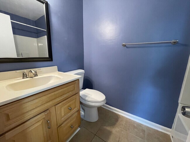 Building Photo - AVAILABLE NOW! 4 BEDROOM 2 BATH SINGLE FAMILY HOME IN CAROLLANE FARMS