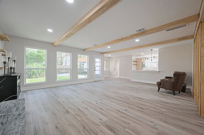 Building Photo - 3 Roserush Ct