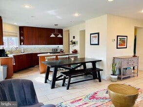 Building Photo - 201 Lynhaven Dr