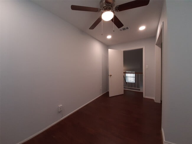 Building Photo - 8 Fawnchase Ct