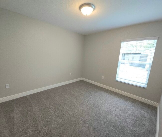 Building Photo - 16318 SW 17th Ave