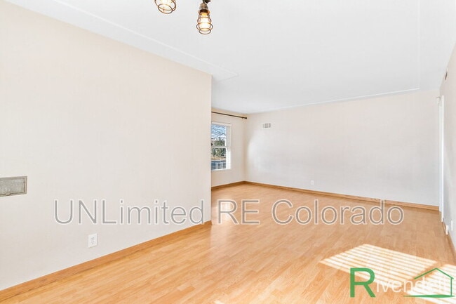 Building Photo - 1980 Willow St