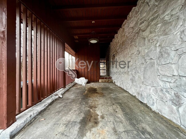 Building Photo - 1461 Palisades Rd