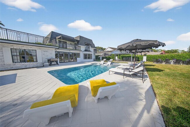 Building Photo - 4312 NE 22nd Ave