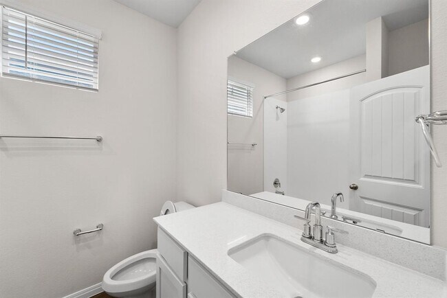 Building Photo - 225 Caddo Bnd