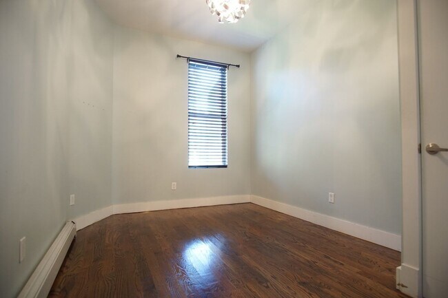 Building Photo - 88 Harman St