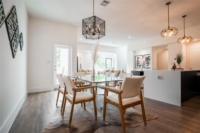 Building Photo - 2212 Francis St