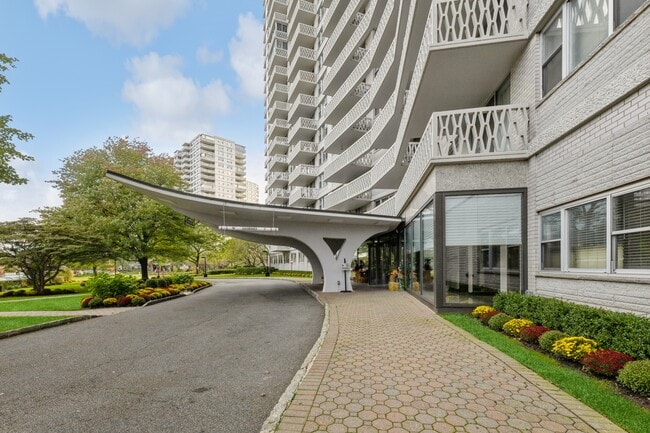 Building Photo - 2000 Linwood Ave