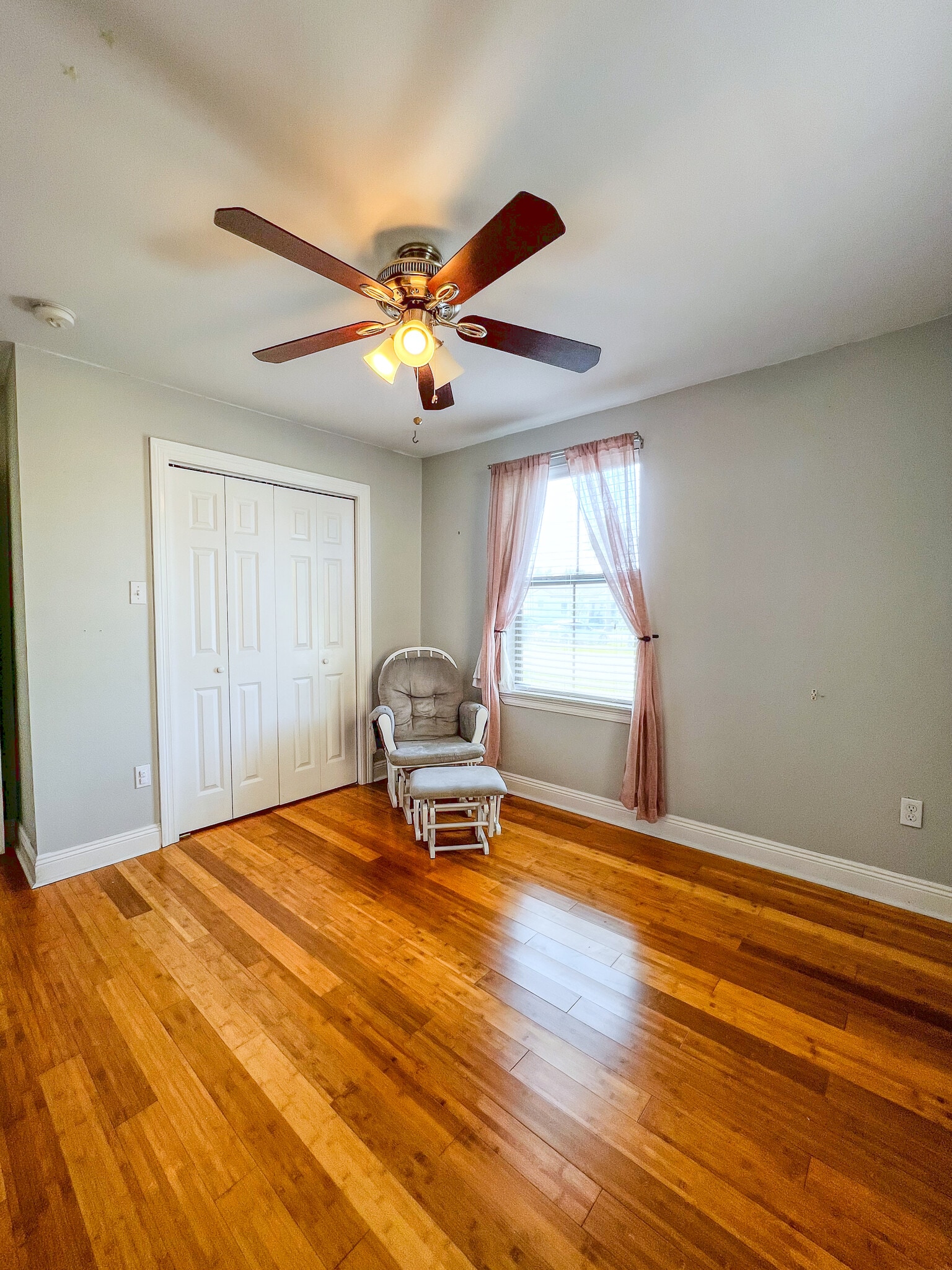 Second bedroom - 5717 Pasteur Blvd