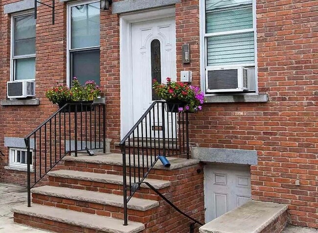 Building Photo - 364 7th St