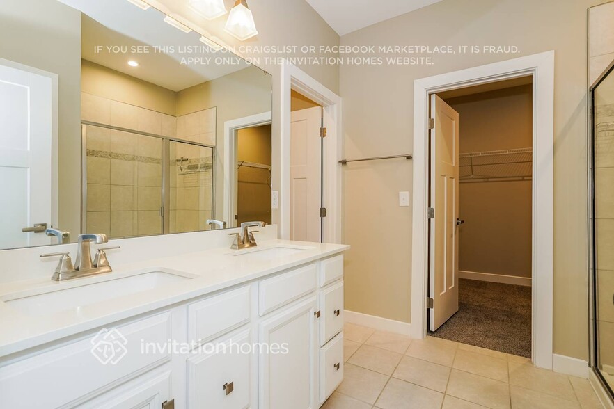 Building Photo - 919 Orchid Pl