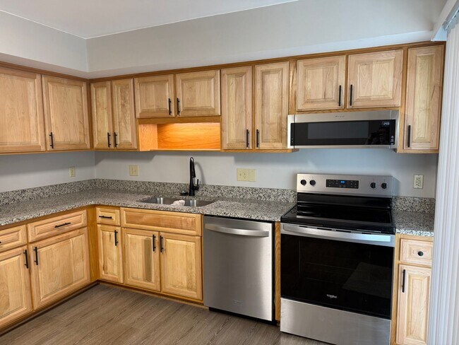 Building Photo - Newly Renovated Duplex in North County