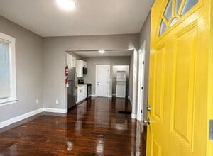 Building Photo - 2732 Union St