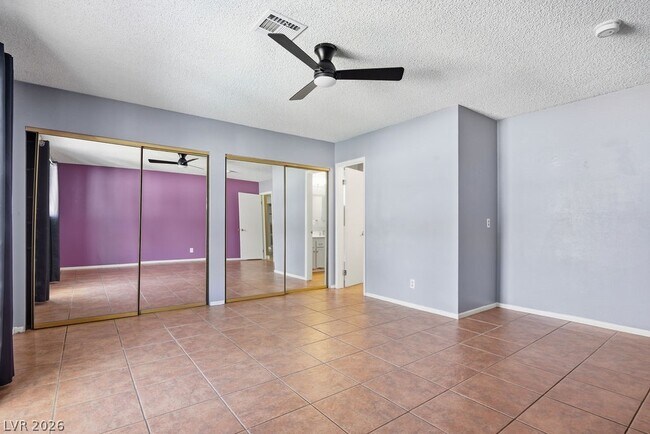 Building Photo - 4561 Paseo El Rio Dr