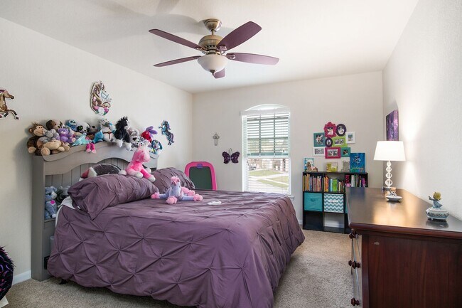Building Photo - 7631 Willow School Dr