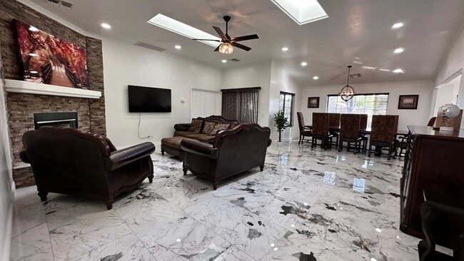 Building Photo - Fully Furnished 3 Bedroom Rental on the Go...