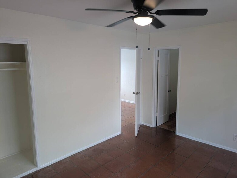 Building Photo - 406 S Myers St