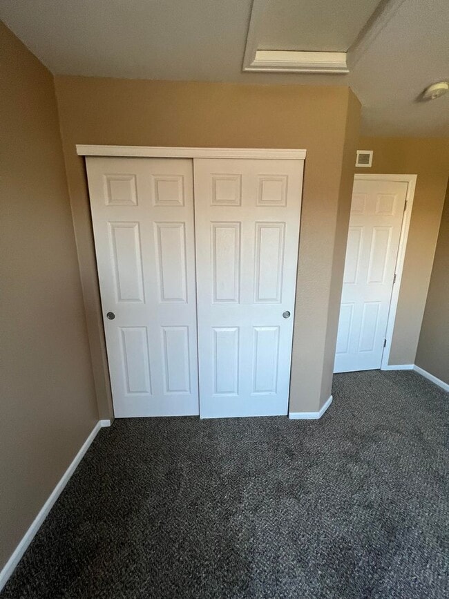 Building Photo - Beautiful 4 Bedroom Home In Wolf Creek Available in March!