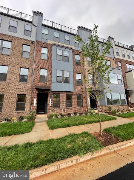 Building Photo - 43805 Middleway Ter