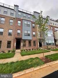Building Photo - 43805 Middleway Ter