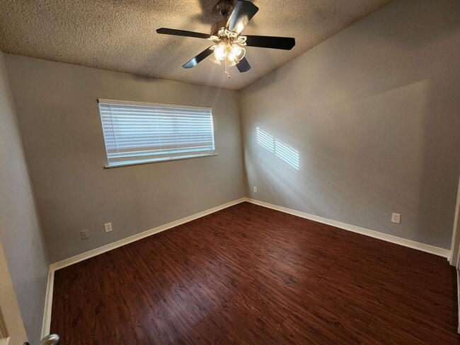 Building Photo - 2 BED IN SOUGHT AFTER HYDE PARK