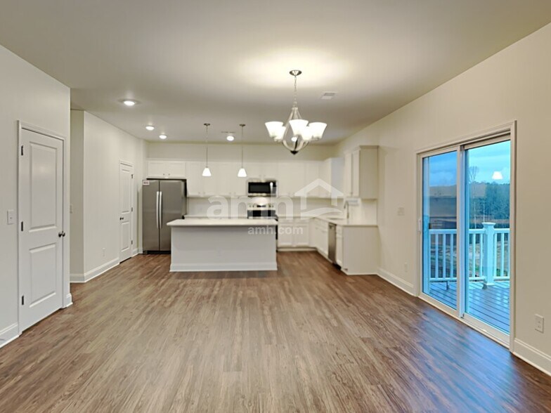 Building Photo - 146 Larragan Dr