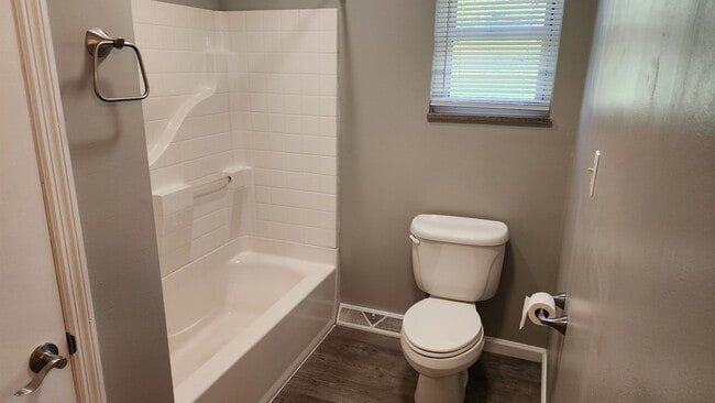 Building Photo - Large Brick Ranch near Cherokee Lake