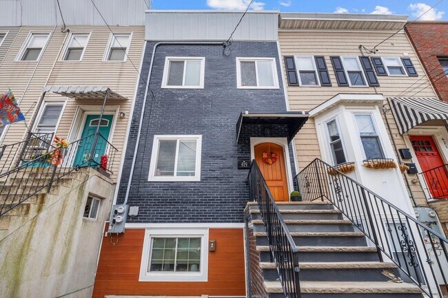 Building Photo - 419 7th St