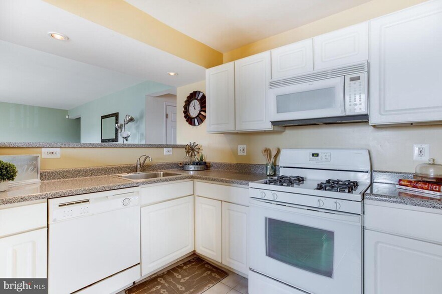 Building Photo - 2500 Markham Ln