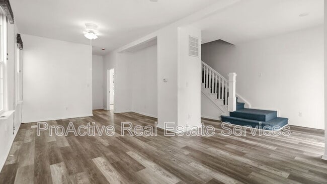 Building Photo - 417 W 30th St