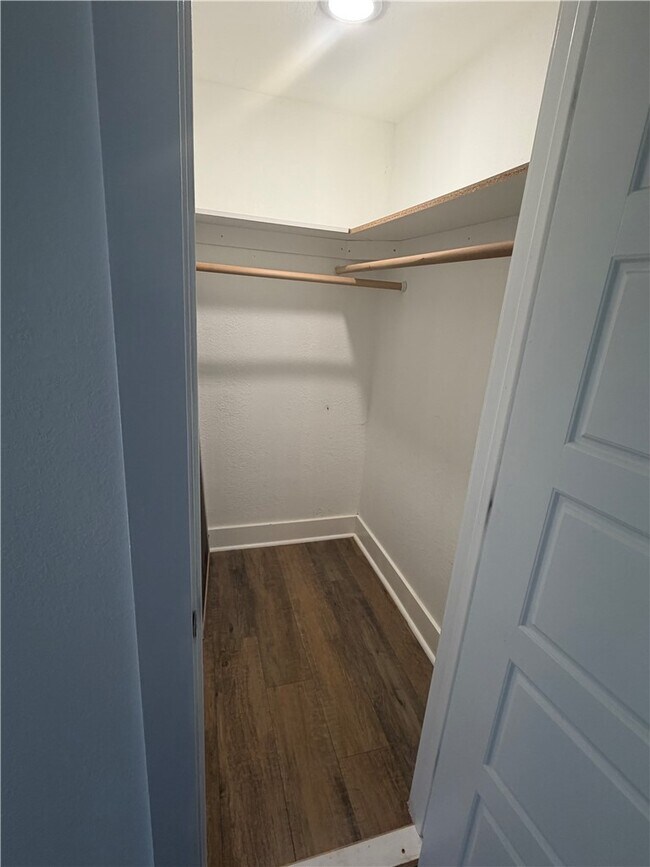 Building Photo - 620 S 2nd St