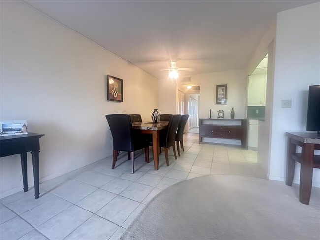 Building Photo - 4037 Harwood D