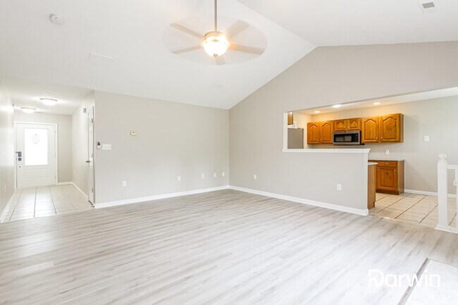 Building Photo - 659 Woods Crossing Ln