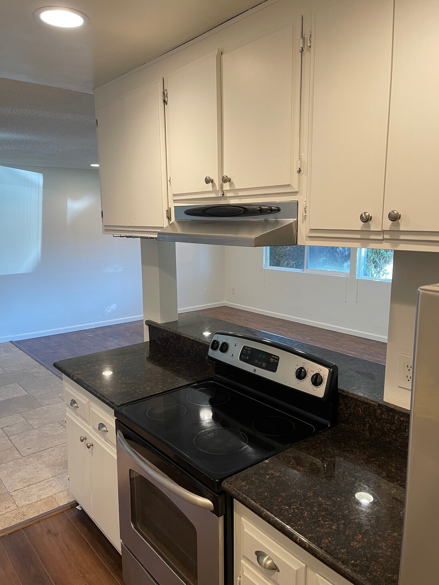 Building Photo - 3045 E Theresa St