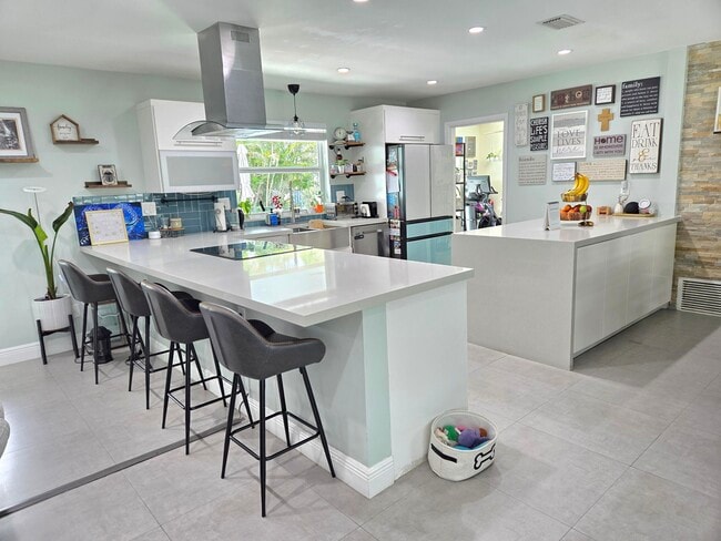 Building Photo - 8730 NW 17th Ct