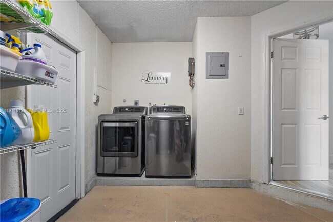 Building Photo - 8218 SW 163rd Pl