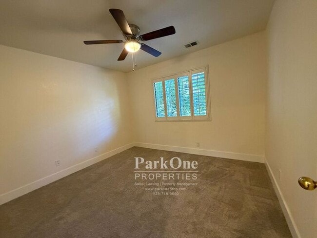 Building Photo - Two Bedroom Town House Walking Distance to Downtown Lafayette