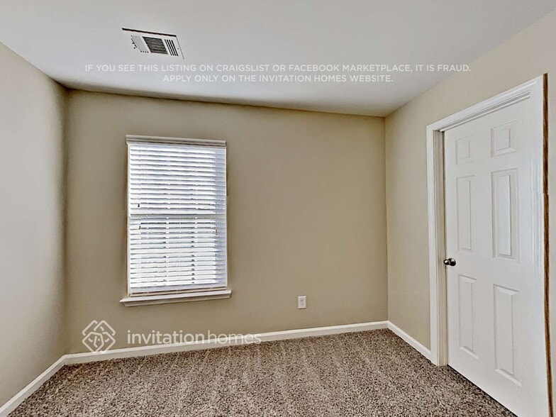 Building Photo - 2880 Mayfair Dr