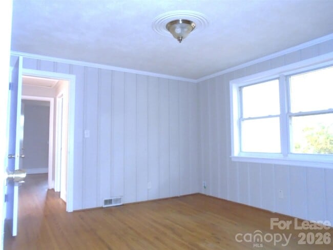 Building Photo - 223 Dakota St