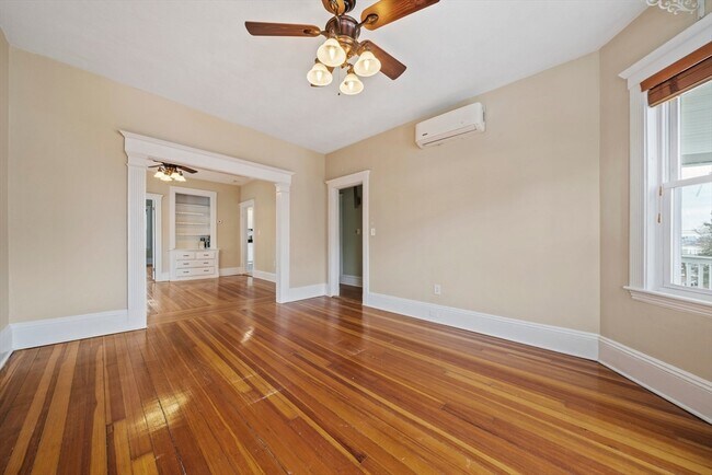 Building Photo - 89 Train St