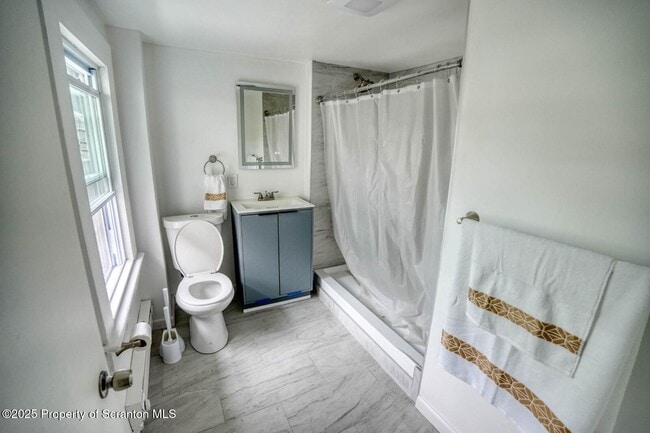 Building Photo - 1012 Clearview St