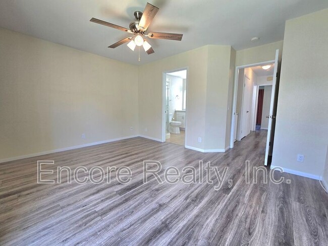 Building Photo - 2093 Waterbury Dr