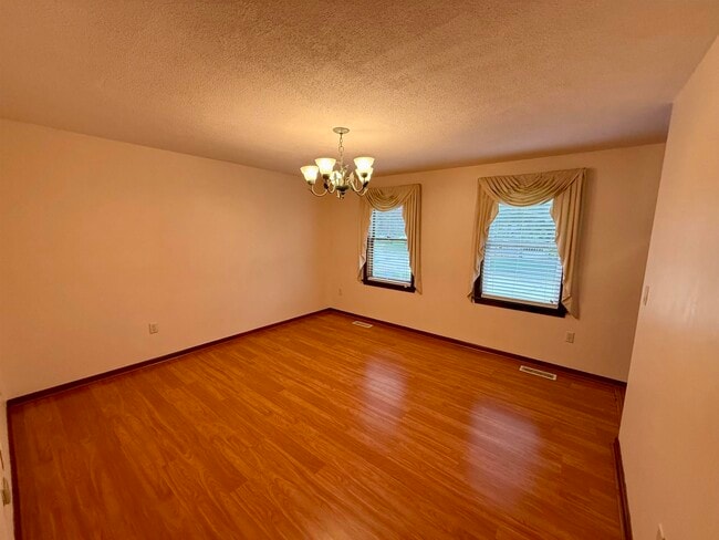 Building Photo - 69 Timberline Dr