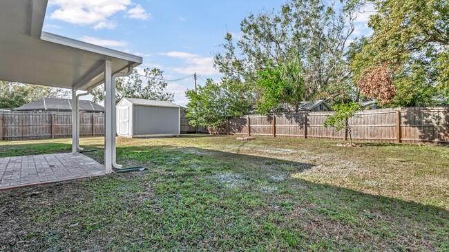 Building Photo - 3BR/2BA South Tampa home with carport and ...