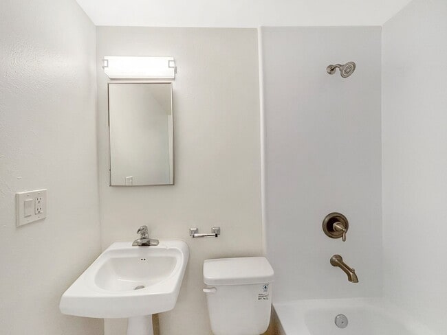 Building Photo - Charming 3BD/2BA House in Serra Mesa w/ W/...