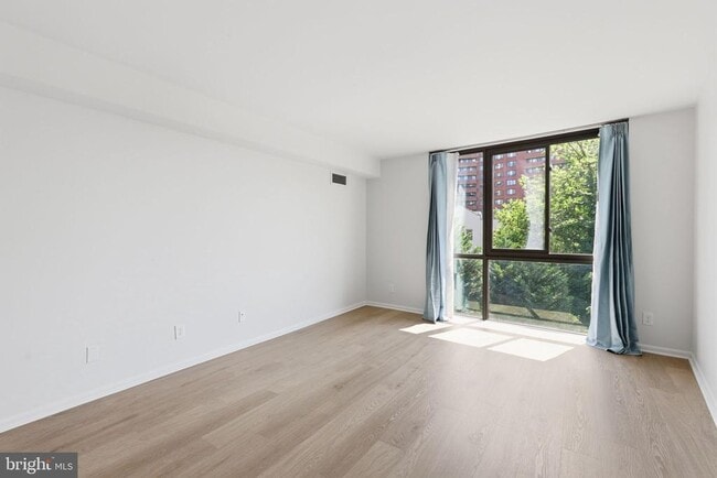 Building Photo - 4620 N Park Ave