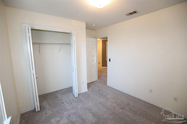 Building Photo - 319 Mizzen Ln